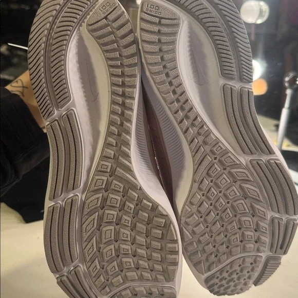 Nike Air Zoom Pegasus’s Running Shoes - Picture 5 of 6